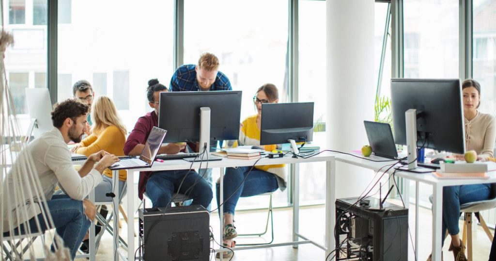 In-House vs Outsourcing Software Development